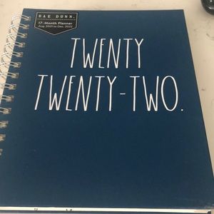 🌸SALE 🌸Rae Dunn seventeen month planner